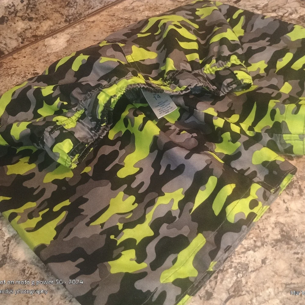 Camo fatigue highlighter gray and black boys lined swim trunks highland org 14